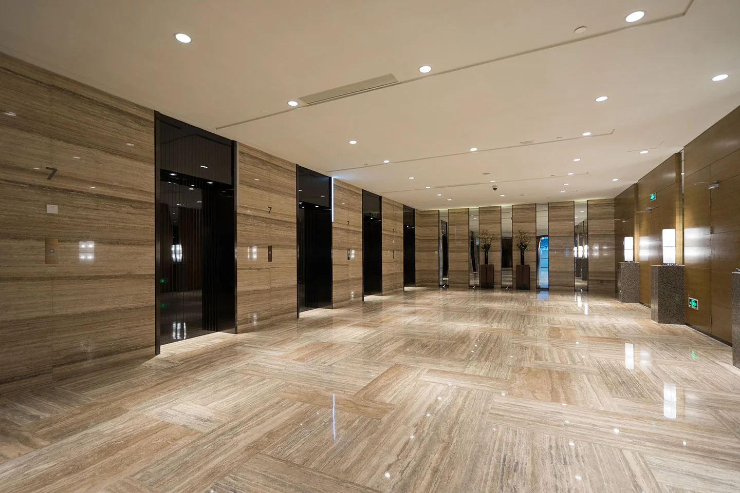 Commercial central shop